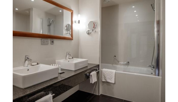 Hotel Doubletree By Hilton Bratislava poza 7