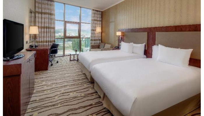 Hotel Doubletree By Hilton Bratislava poza 3